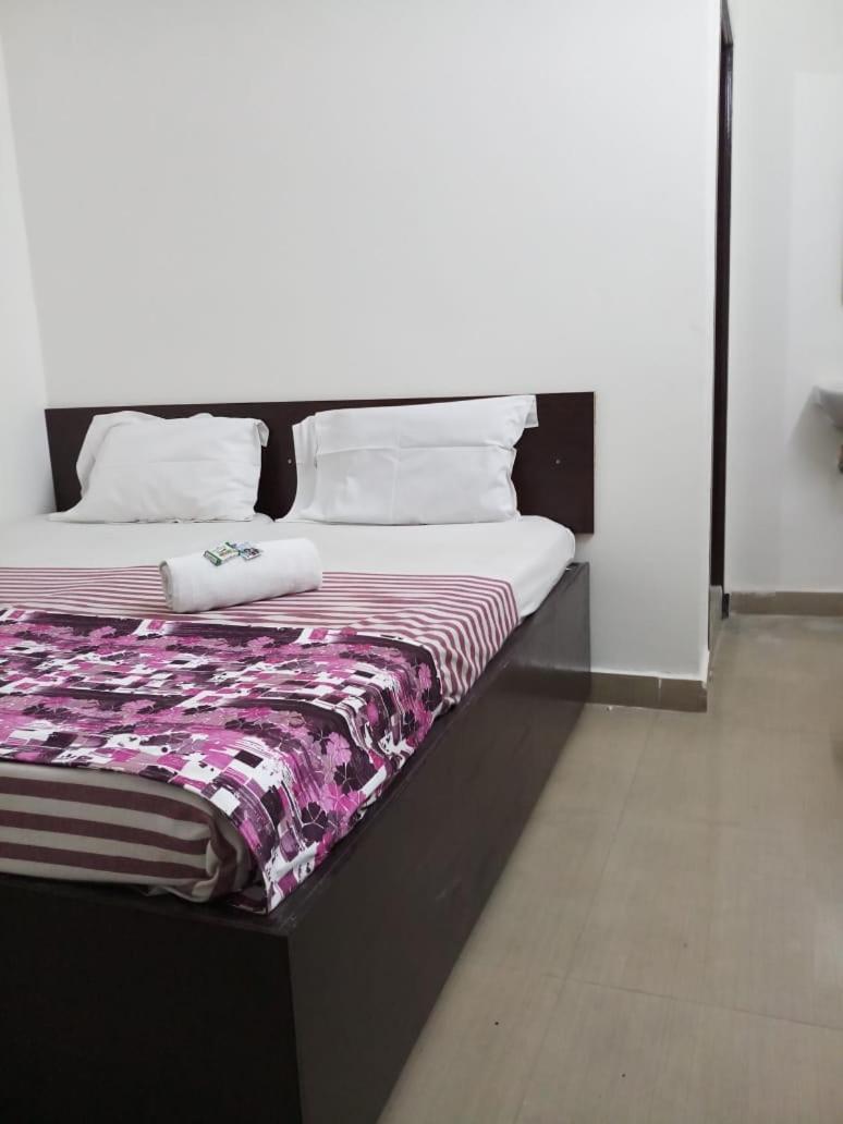 Отель Sri Kousthubham Residency Тирупати Экстерьер фото