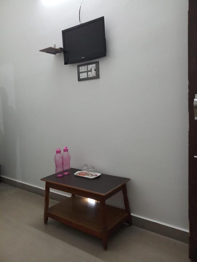 Отель Sri Kousthubham Residency Тирупати Экстерьер фото