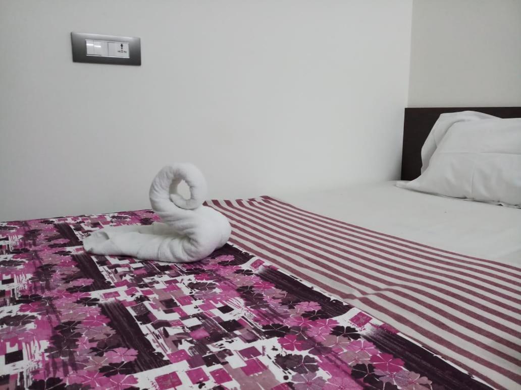 Отель Sri Kousthubham Residency Тирупати Экстерьер фото