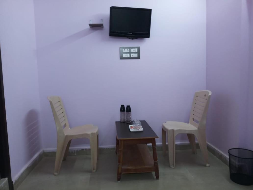 Отель Sri Kousthubham Residency Тирупати Экстерьер фото