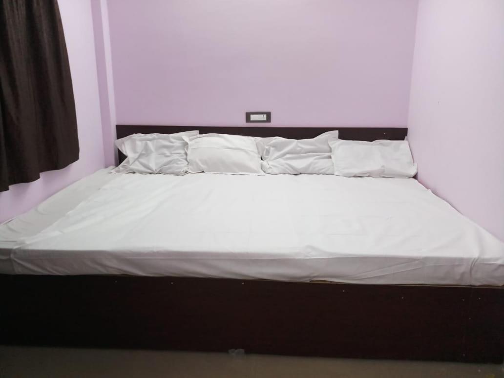 Отель Sri Kousthubham Residency Тирупати Экстерьер фото