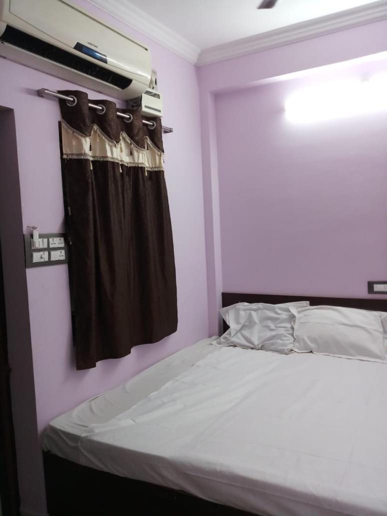 Отель Sri Kousthubham Residency Тирупати Экстерьер фото