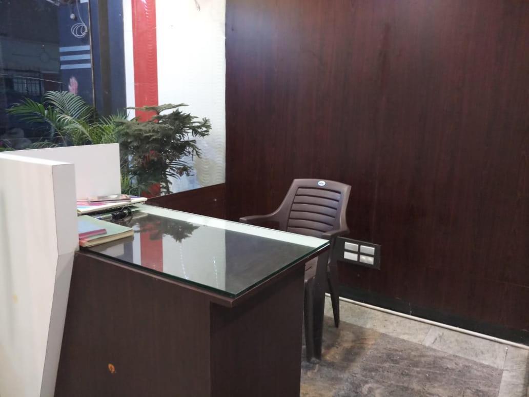 Отель Sri Kousthubham Residency Тирупати Экстерьер фото