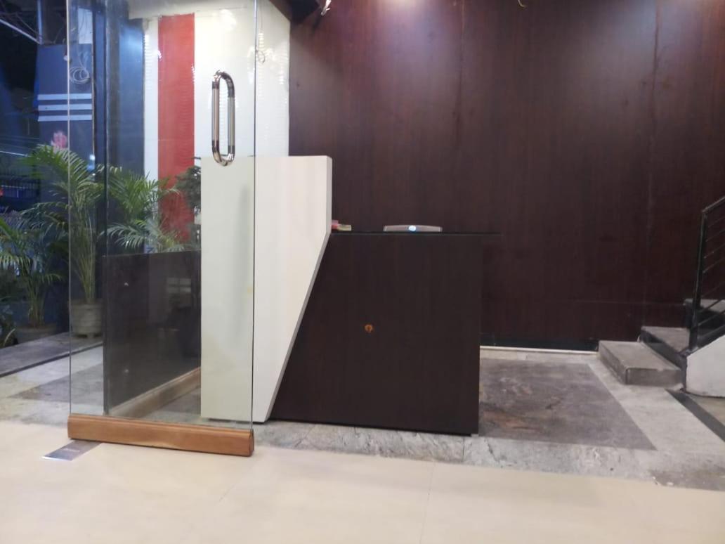 Отель Sri Kousthubham Residency Тирупати Экстерьер фото